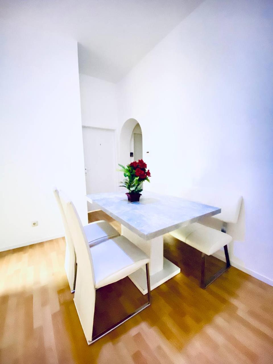 Cozy In The 23rd District Of Fr5 Viena